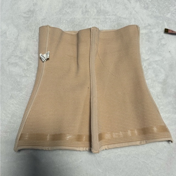 2 Medium Waist Trainers - Picture 7 of 12